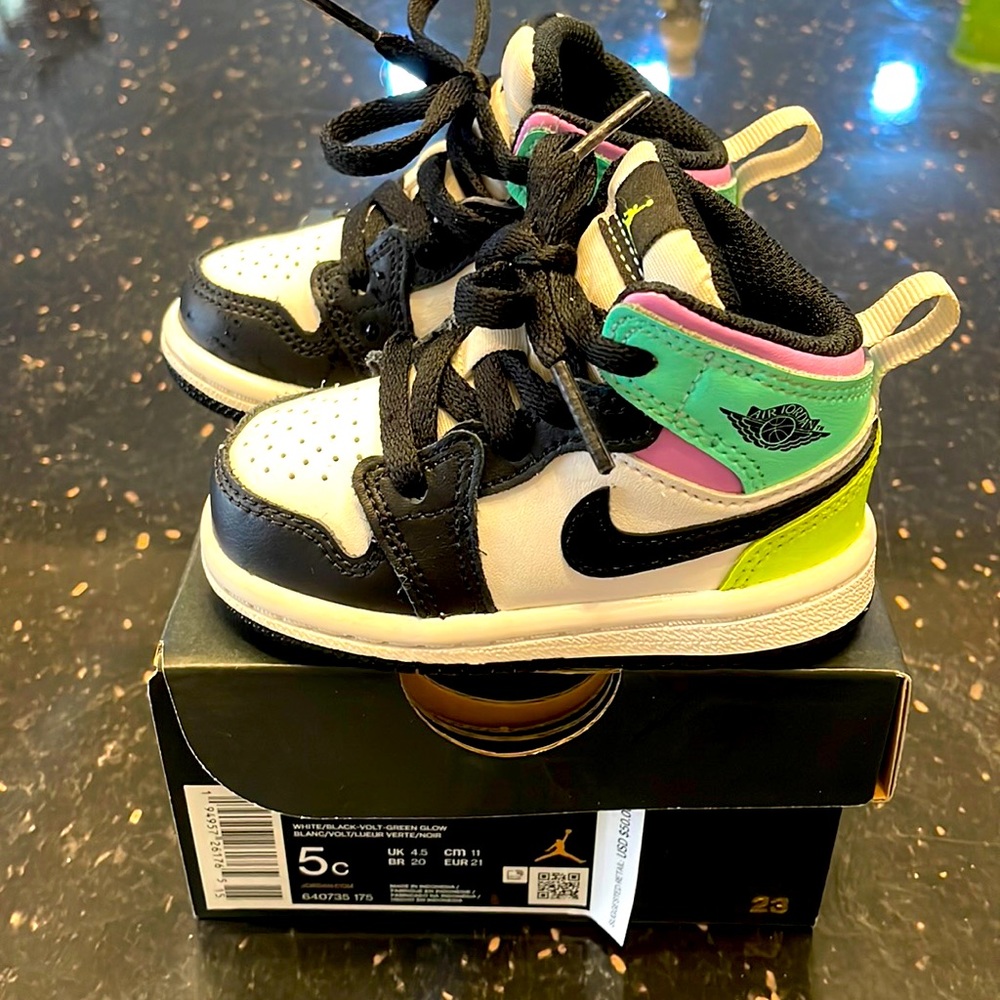 Air Jordan 1 Mid size 4C